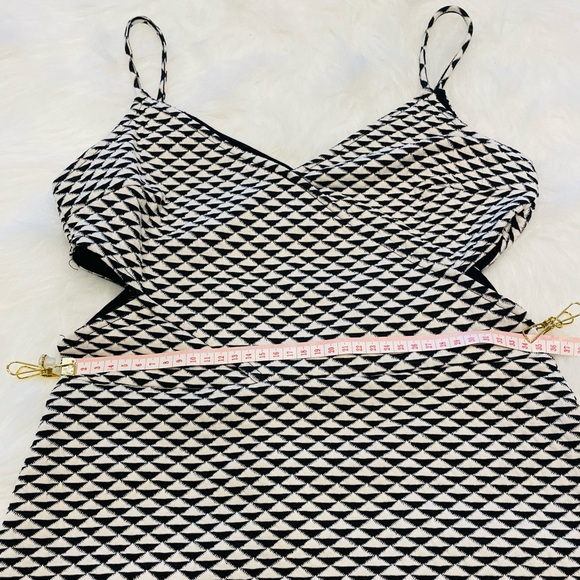 H&M Black and White Patterned Mini Dress - Picture 4 of 7